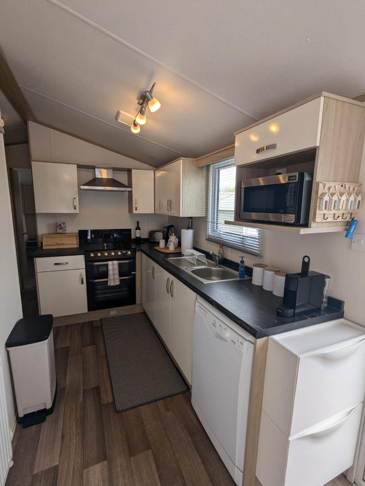 Lovely Bright And Airy Caravan On The 5 Star Shorefield Country Park Entertainment Passes Included Milford on Sea Extérieur photo